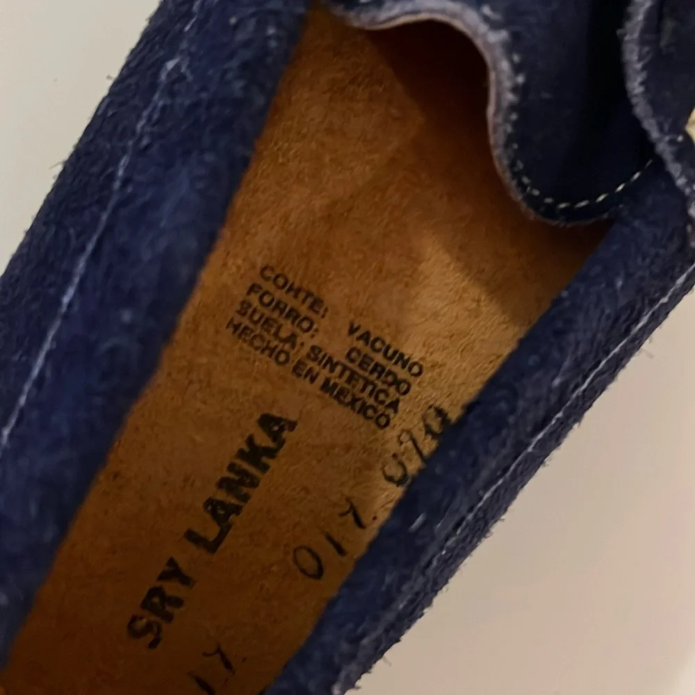 Sry Lanka Boys blue suede driving moccasins